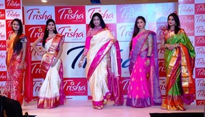 Showcasing Scintillating Grand Fashion Show Photos
